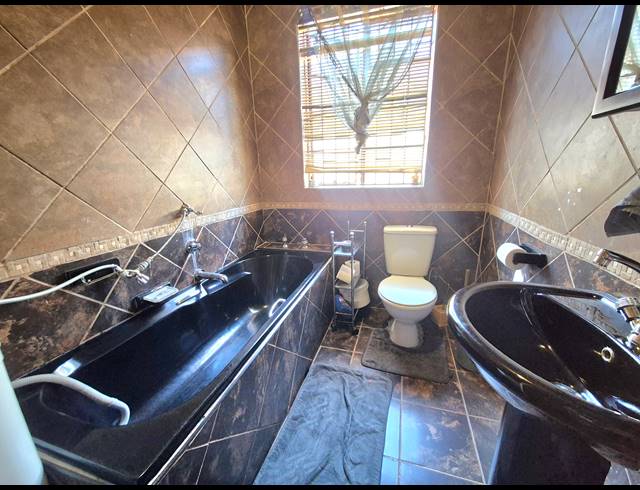 3 BEDROOM HOUSE FOR SALE IN BRENTHURST